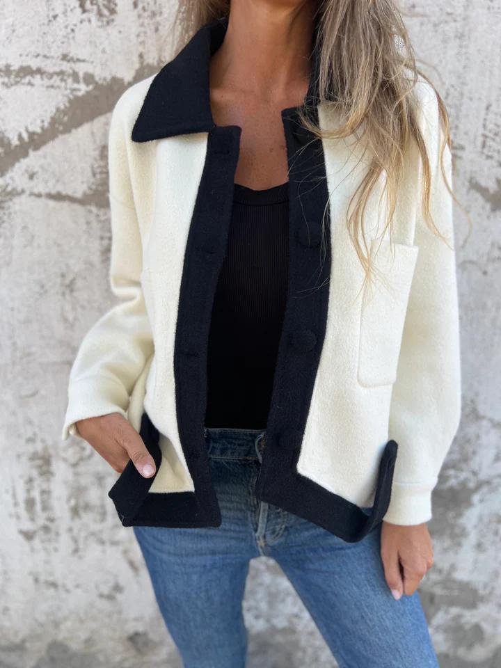 ModeGeist | Kontrastjacke mit Knöpfen Weich und Modern Zeitloses Design