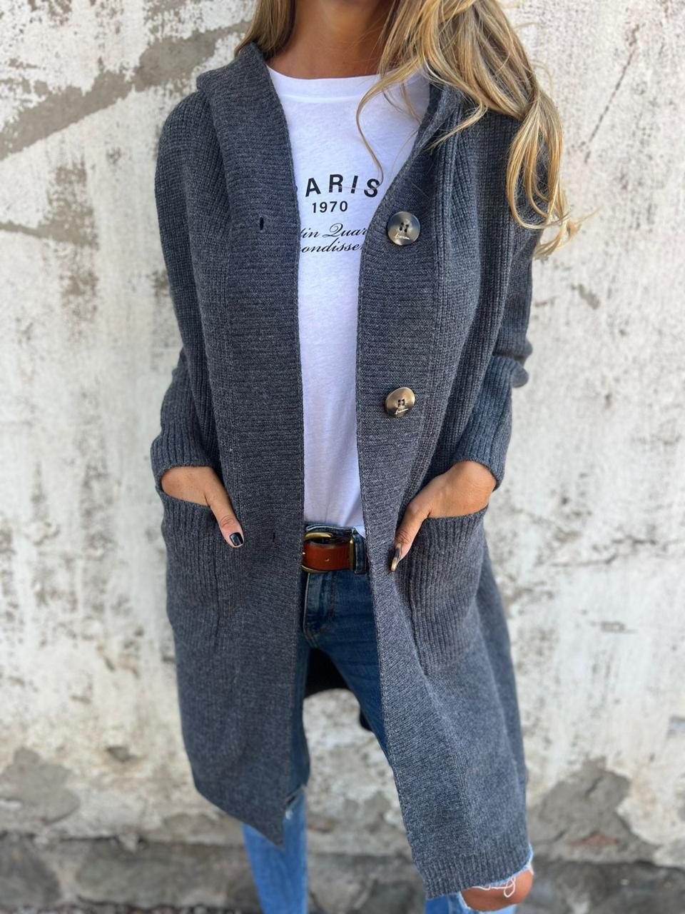 ModeGeist | Langer Strickcardigan mit Knöpfen Rippstrick Design Komfort und Stil