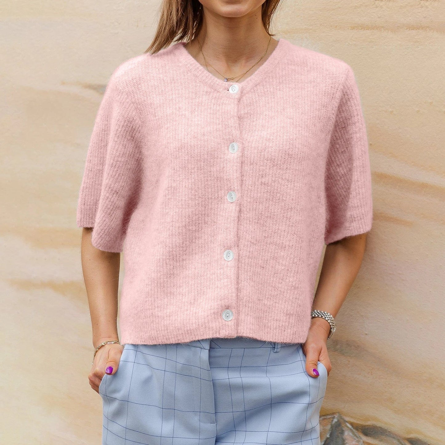 Mael Kurzarm-Strickjacke mit Rundhalsausschnitt im Streetwear-Stil