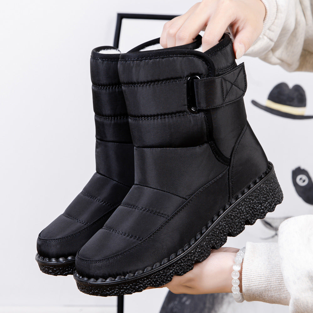 Warme, stilvolle Winterstiefel mit Runenmuster