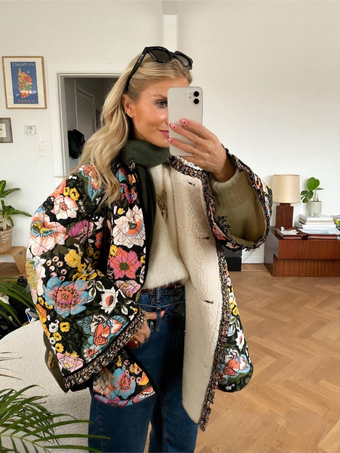 ModeGeist | Künstlerische und einzigartige Jacke für Frauen