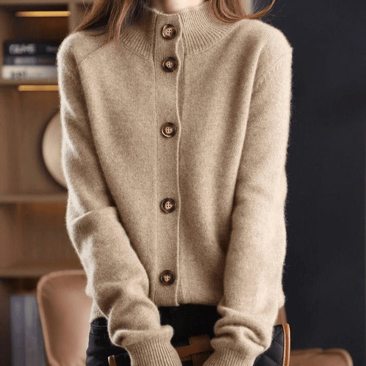 Weiche Damen-Strickjacke mit Knöpfen