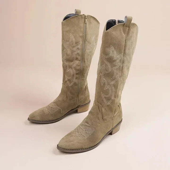 ModeGeist | Die bestickten Cowboy Stiefel für Frauen mit niedrigen Absätzen