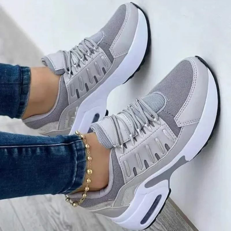 Anji Plateau Sneaker