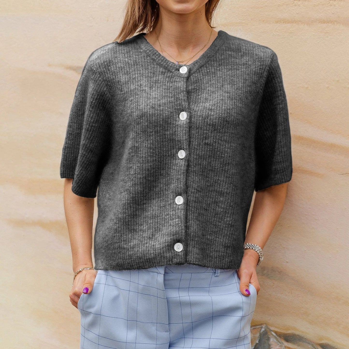 Mael Kurzarm-Strickjacke mit Rundhalsausschnitt im Streetwear-Stil