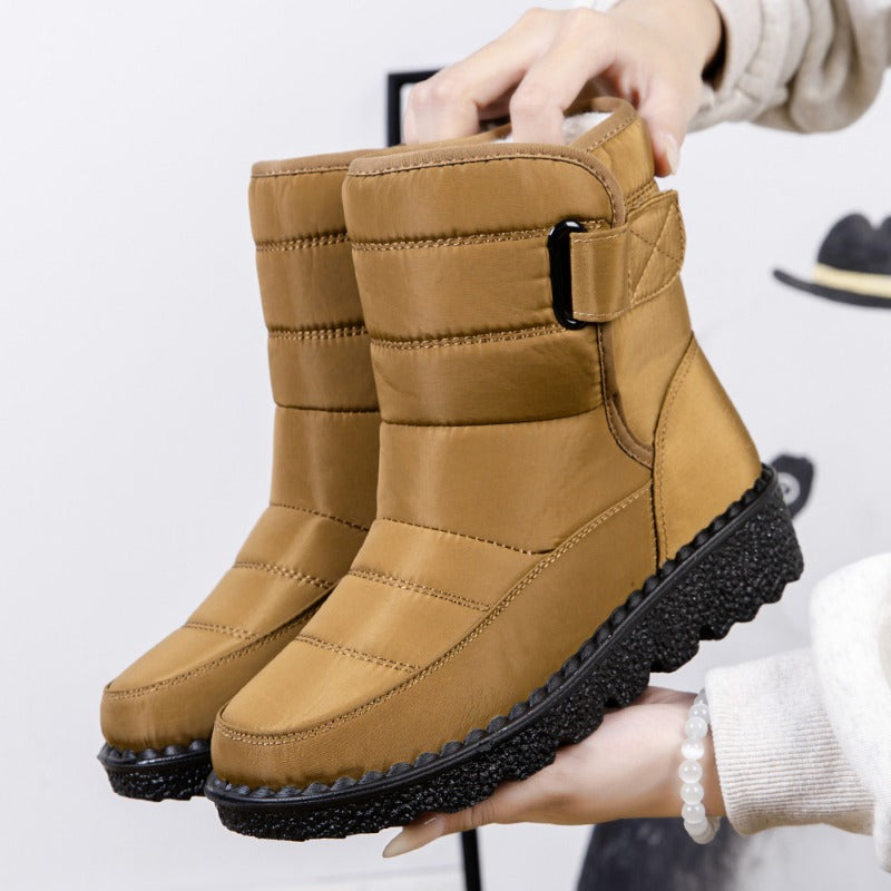 Warme, stilvolle Winterstiefel mit Runenmuster