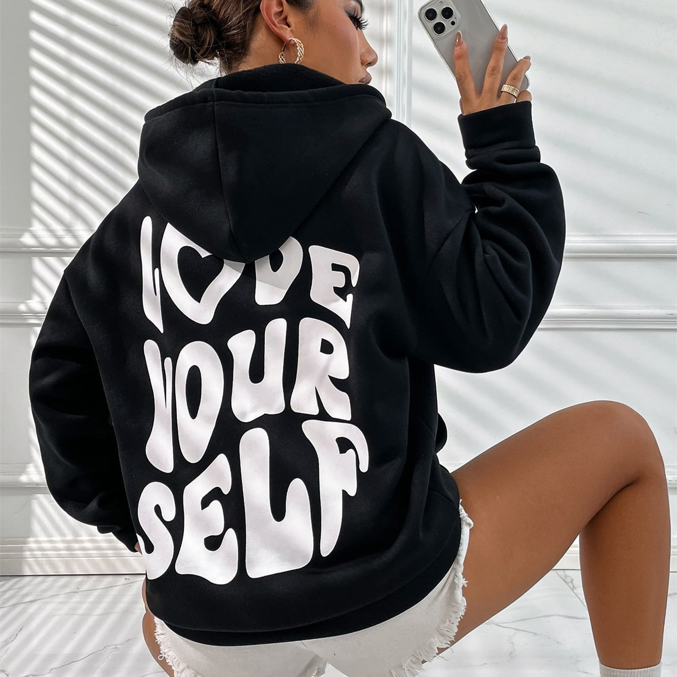 Großer Kapuzenpullover für Damen von Fudus, schwarz