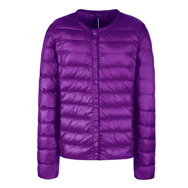 ModeGeist | Elegance Essential" kragenlose kompakte Daunenjacke