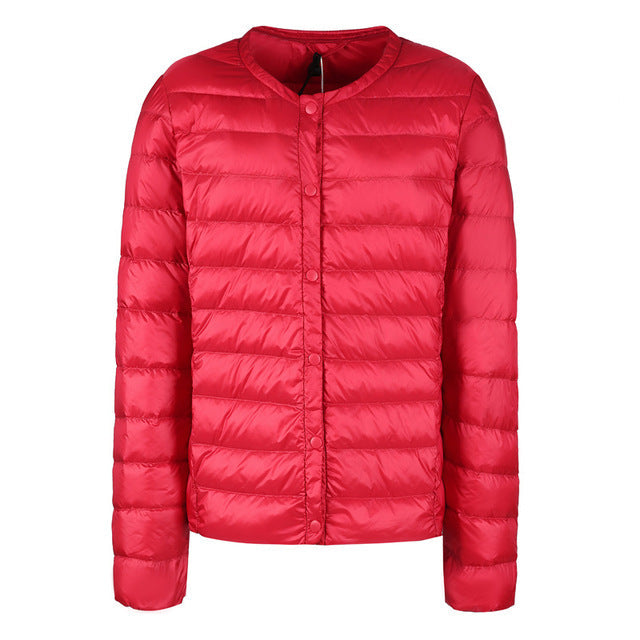 ModeGeist | Elegance Essential" kragenlose kompakte Daunenjacke