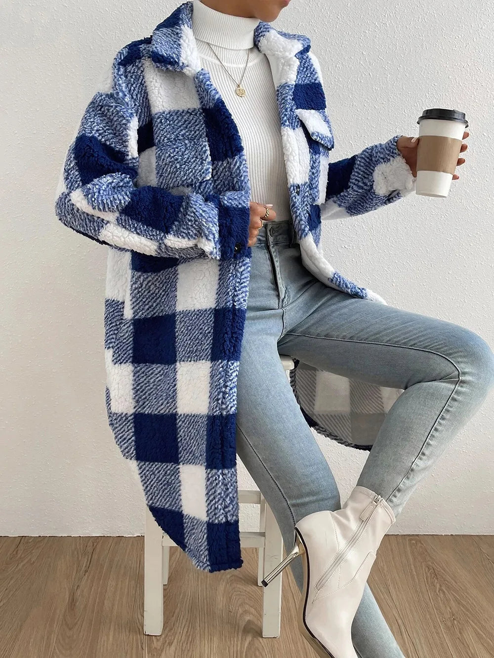 Elegante, karierte Langstrickjacke von Xandria