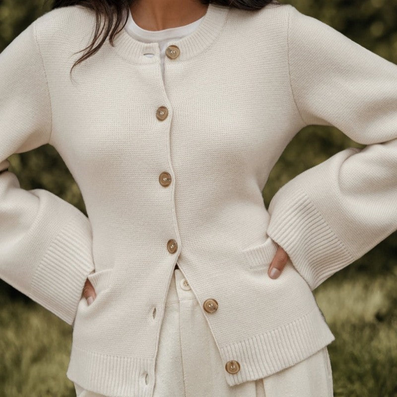 ModeGeist | Superweiche Strickjacke mit Knöpfen