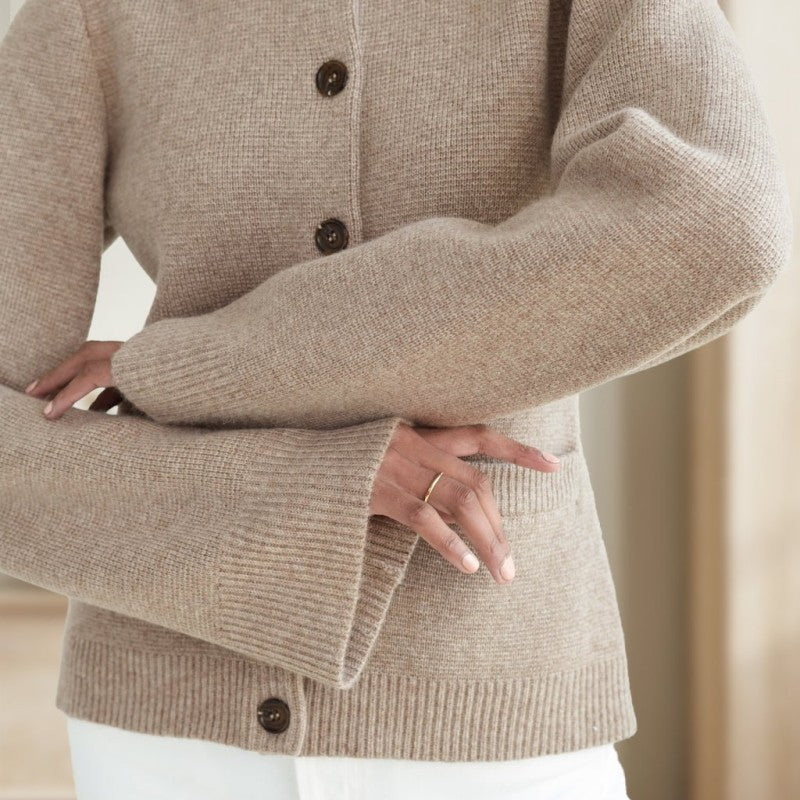 ModeGeist | Superweiche Strickjacke mit Knöpfen