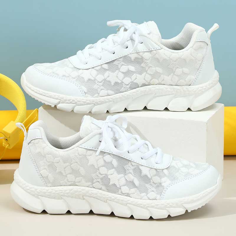 Modische weiße Sneakers von Bonafita