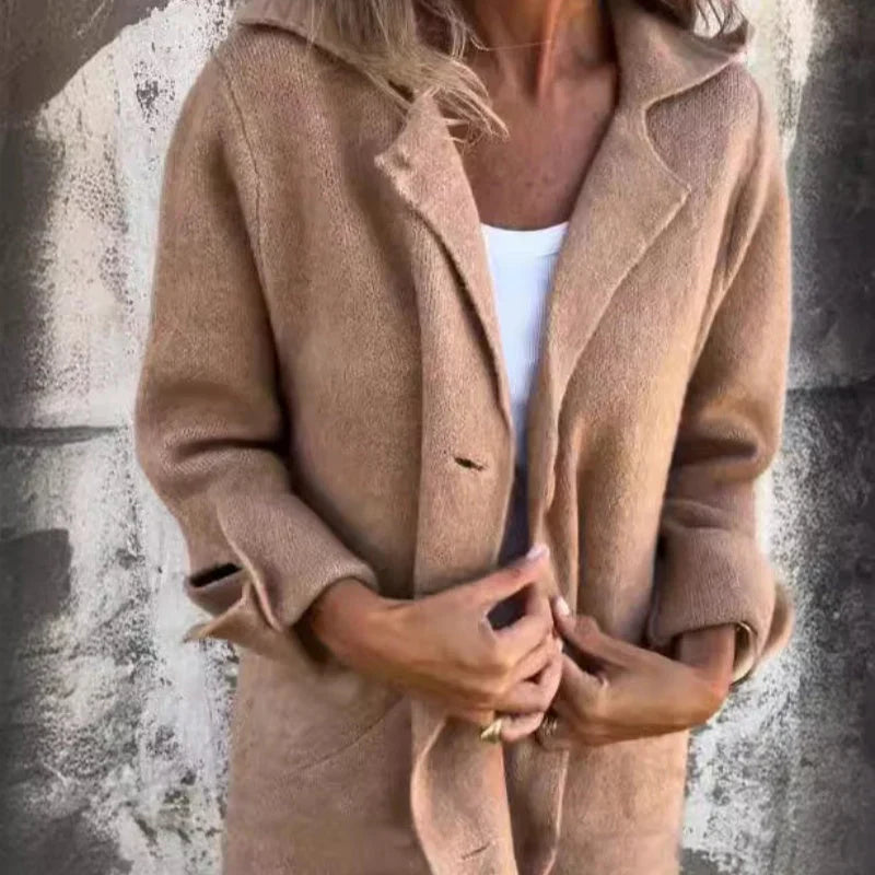 ModeGeist | Gemütliche Mittellange Jacke mit Umgeschlagenen Manschetten