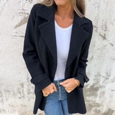 ModeGeist | Figurbewusste Jacke mit Knöpfen für Frauen
