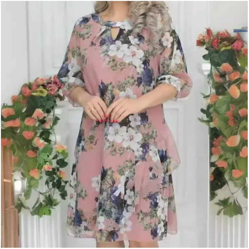 JUTTA:  Ein blumiges Chiffonkleid