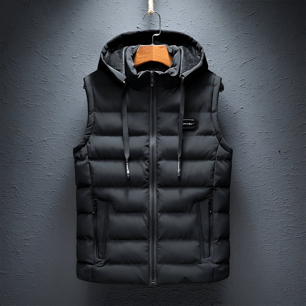 Wintertaugliche, modische Herren-Kapuzenweste von Paul