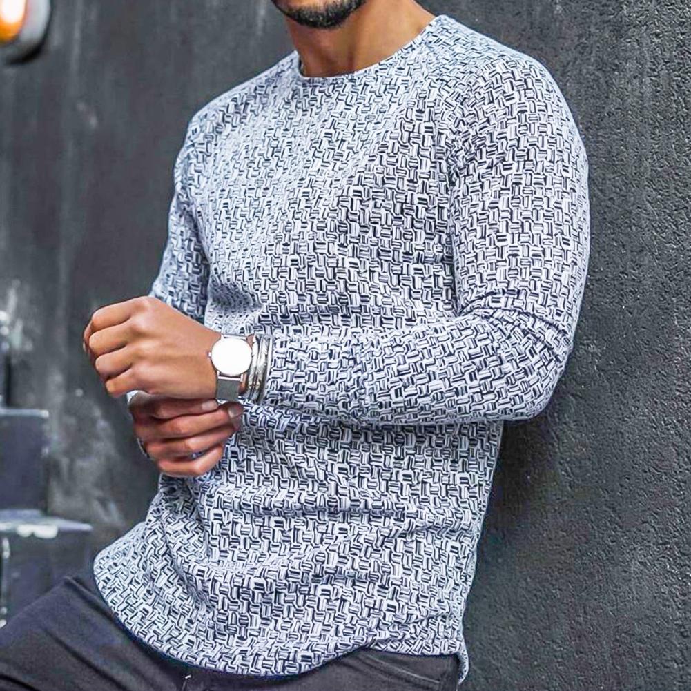 Moderner, schlanker Herrenpullover