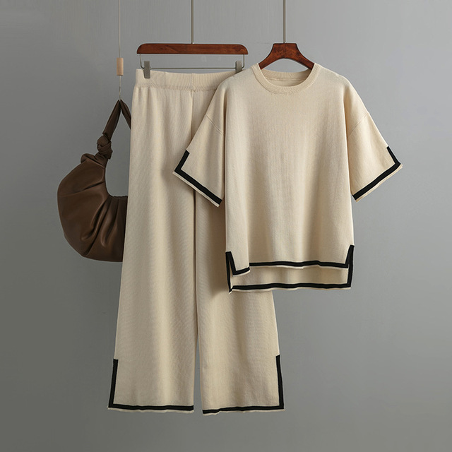 Modernes Damen-Outfit: Shirt und Hose – Benita