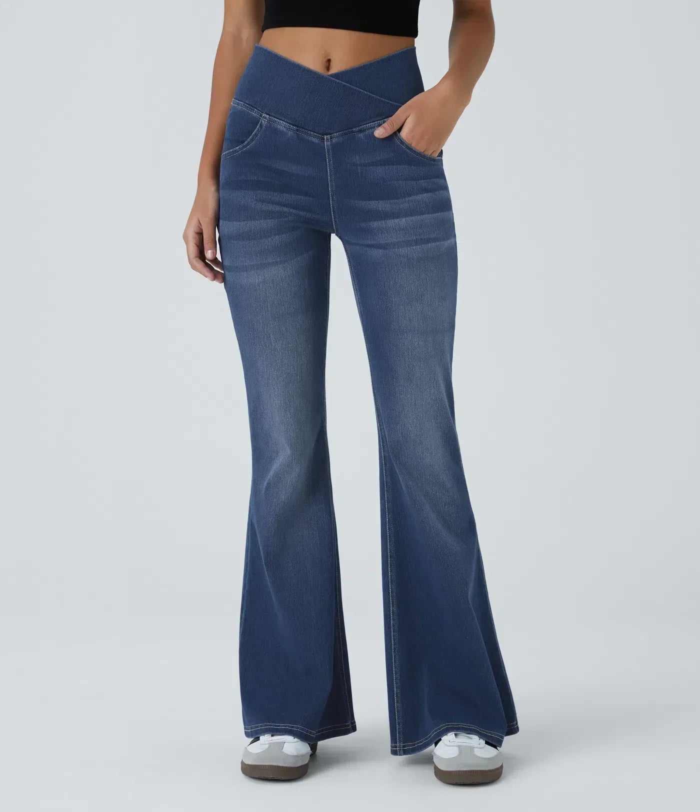 ModeGeist | Hoch Taillierte, Ausgestellte Jeans