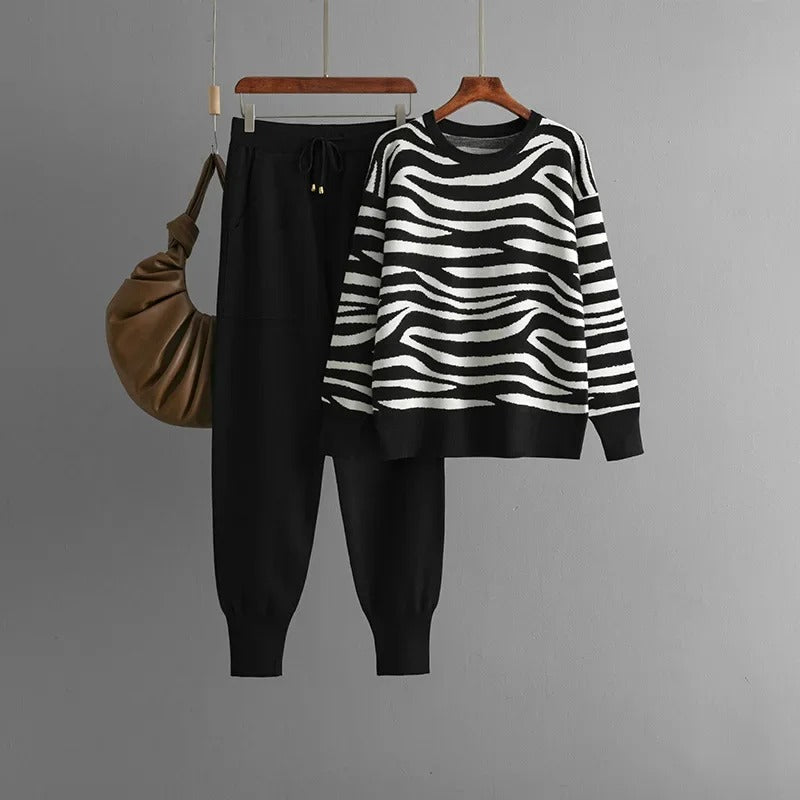 ModeGeist | Strickpullover und Hosen Satz mit Tierdruck