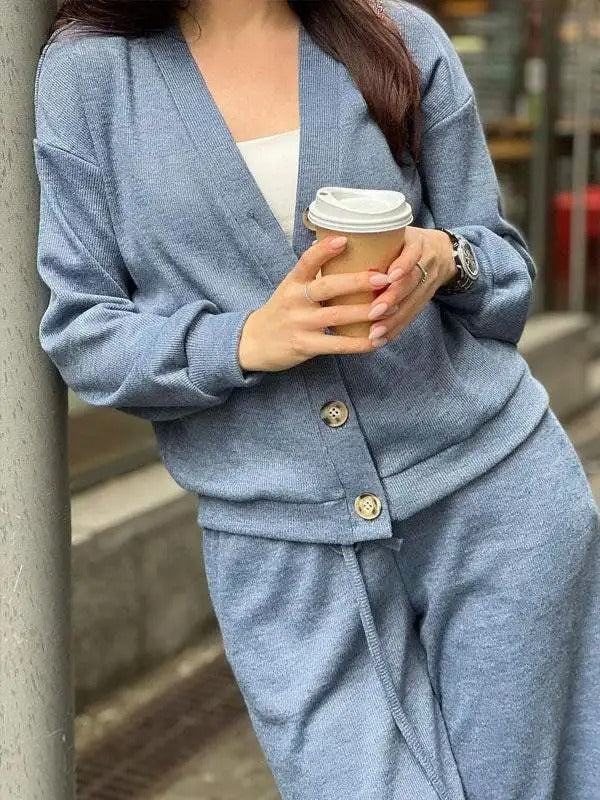 ModeGeist | Damen Zweiteiliges Gestricktes Jacke und Hose mit Knöpfen