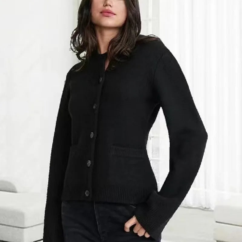 ModeGeist | Stilvoller Strickcardigan mit Knöpfen