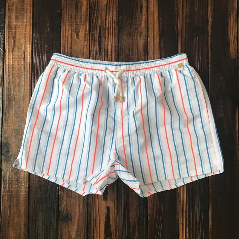 Modische und bequeme Herren Badeshorts mit Streifen