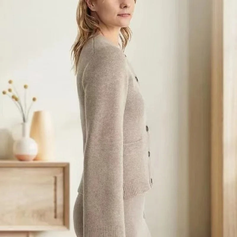 ModeGeist | Stilvoller Strickcardigan mit Knöpfen
