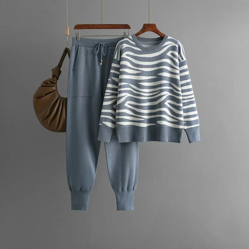 ModeGeist | Strickpullover und Hosen Satz mit Tierdruck