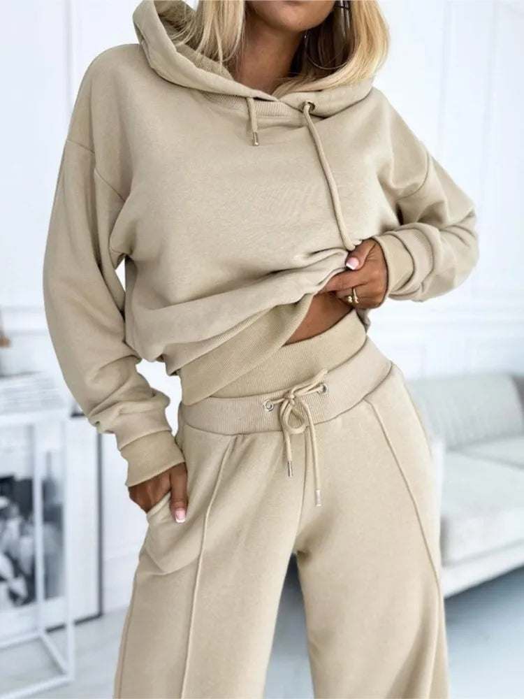 Damen Kapuzenpullover- und Hosenset Nia
