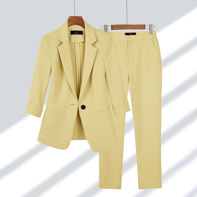 Avelena: Exklusives Damen-Outfit mit Blazer und Langarm-Oberteil