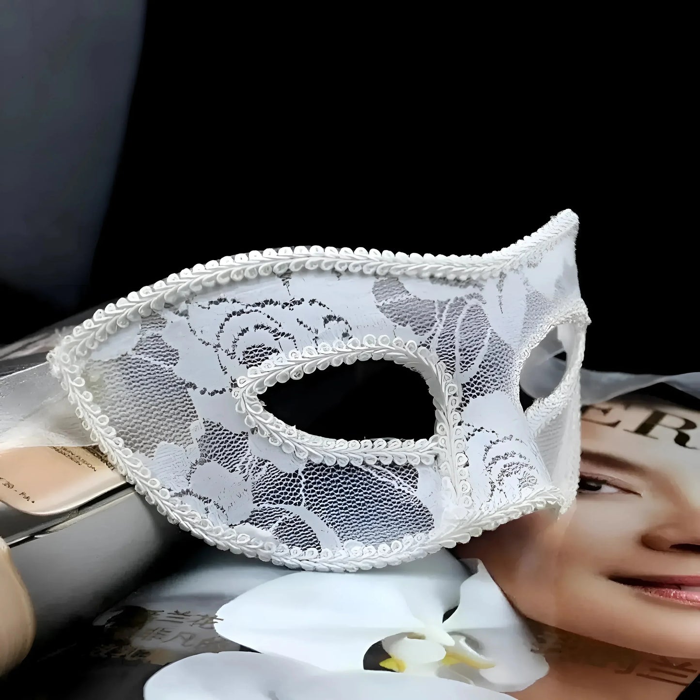 Feine Spitzenmaske