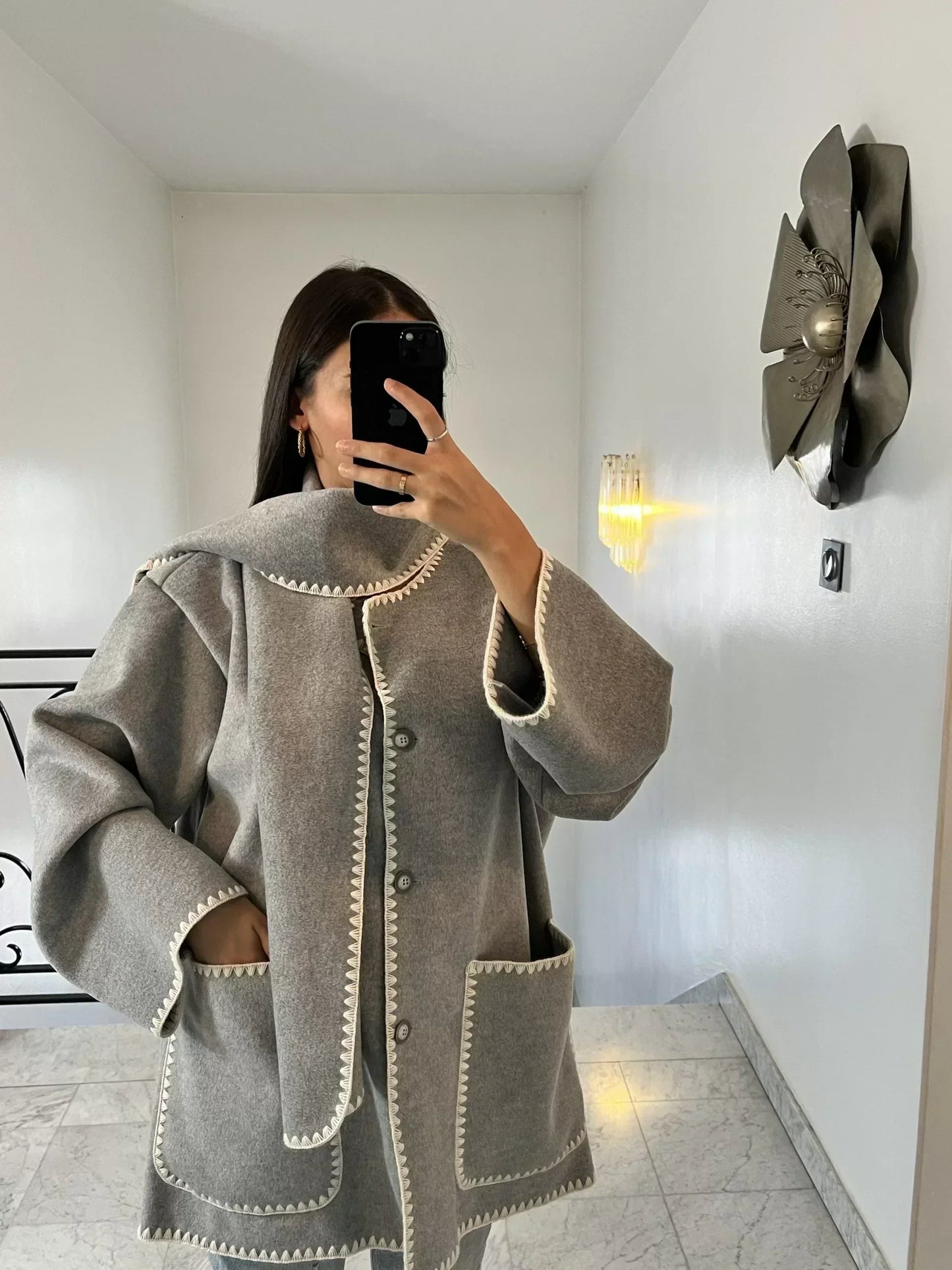 ModeGeist | Mantel Poncho-Stil - Oversized Passform - Wollmischung - Hoher Kragen - 3/4 Ärmel