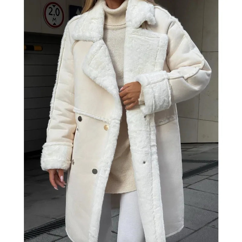 ModeGeist | Kuscheliger Mantel mit Shearling Futter in Übergröße